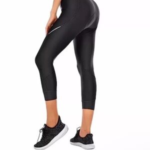 NWT 4ucycling Women’s 3/4 Bicycle Pants Black Size Large Exercise